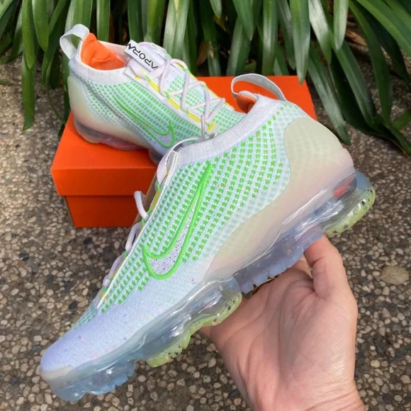 Nike Air Vapormax 2021 Flyknit - Picture 2 of 6